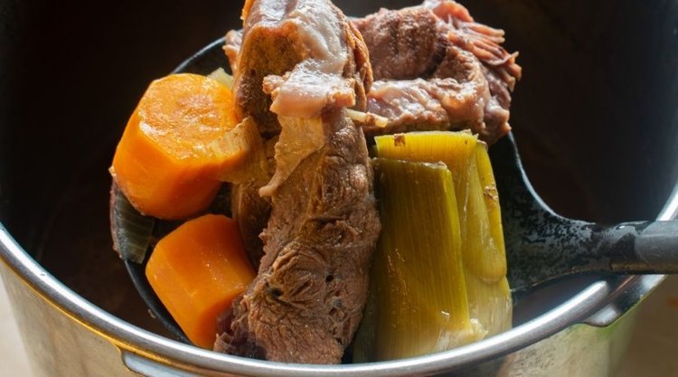 Pasztet z mięsa i włoszczyzny po rosole. Nic się nie zmarnuje 