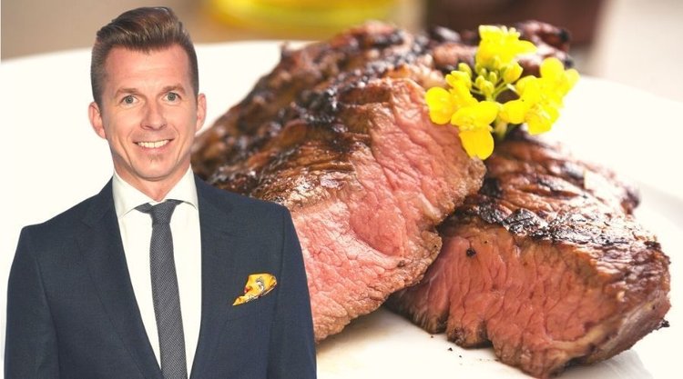Ile kosztuje obiad w restauracji Karola Okrasy? Ceny dań zaskakują