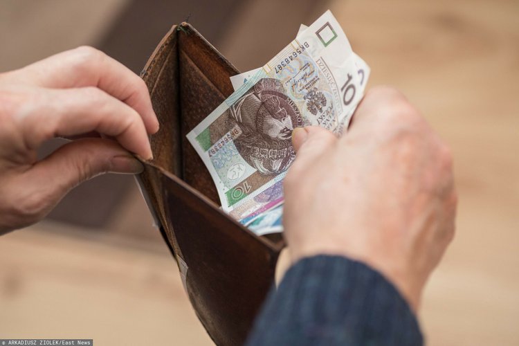 Nadwyżki z pieniędzy na kartach SIM mają trafić w ręce państwa. UOKiK ma inną wizję