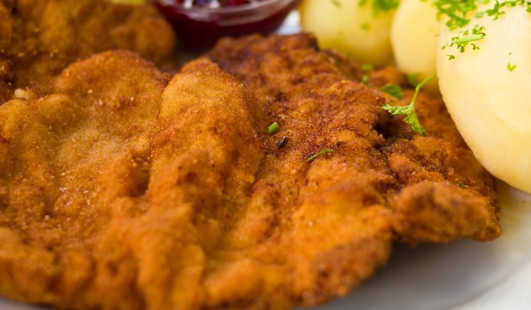W jaki sposób najlepiej odgrzać kotlety schabowe? 1 metoda bije inne na głowę