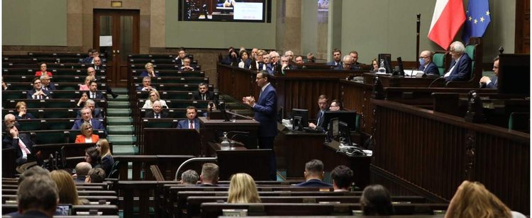 Podwyżki dla polskich polityków. Znamy już dokładne kwoty, do kieszeni spłyną im grube tysiące