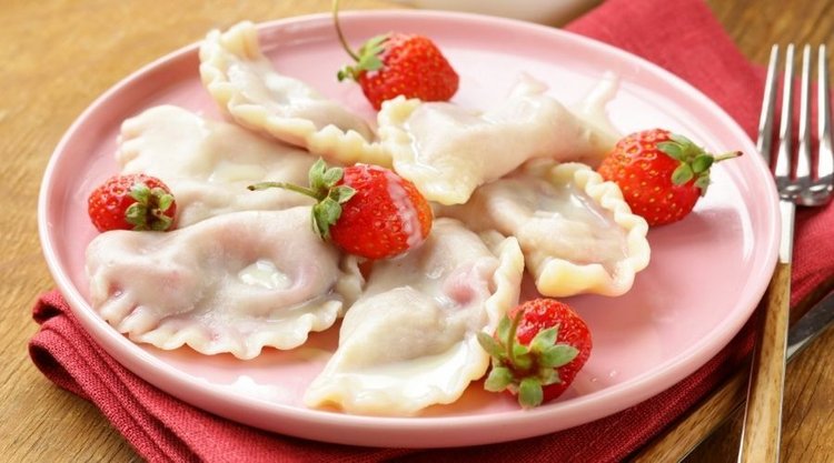 Cudowny przepis na przepyszne pierogi z truskawkami