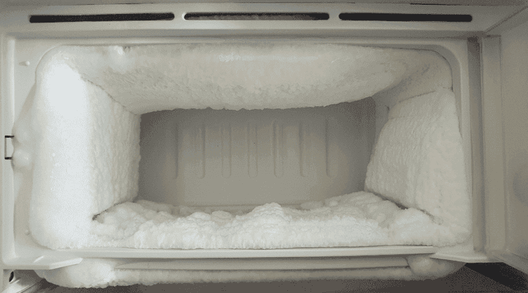 Jak najłatwiej rozmrozić zamrażarkę? Poradnik krok po kroku
