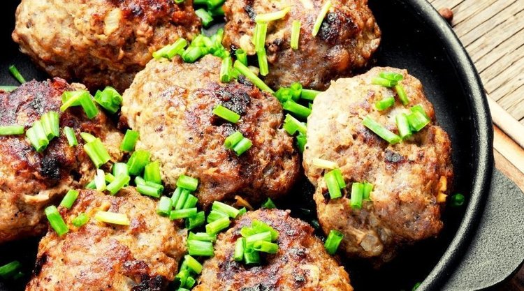Idealnie soczyste kotlety mielone z dodatkiem niespodzianką