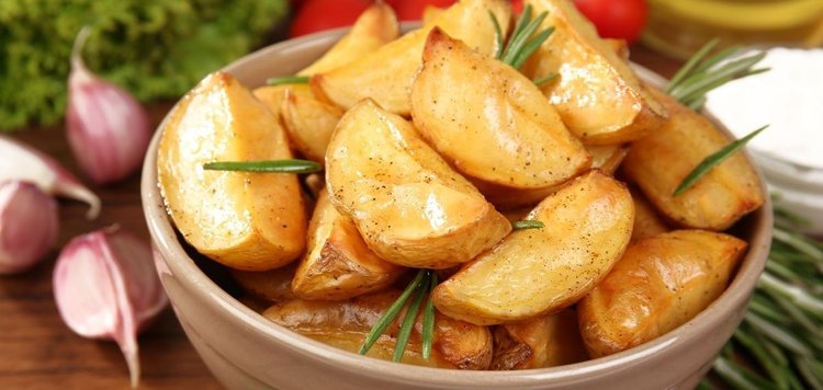 Idealne do obiadu - pieczone ziemniaki w paprykowej marynacie