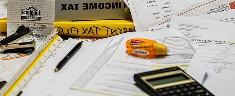Wynagrodzenie brutto a wynagrodzenie netto. Jak je liczyć i jak wypłacane pensje przekładają się na realne zarobki. Praktyczny poradnik