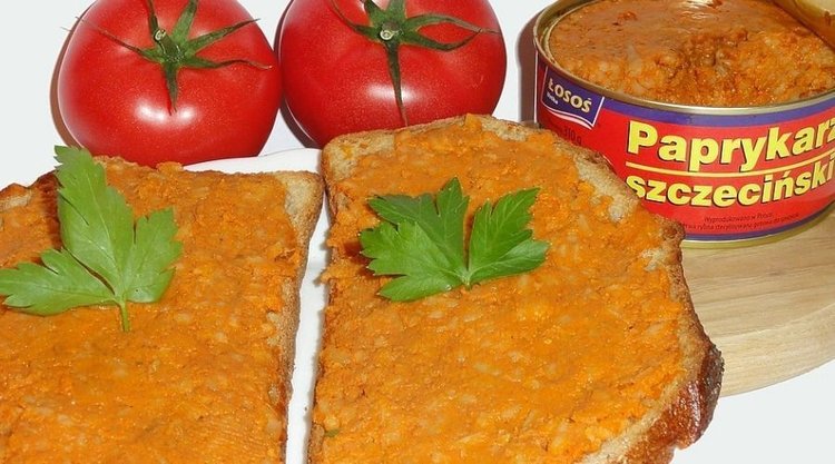 Jak zrobić domowy paprykarz szczeciński? Przepis krok po kroku