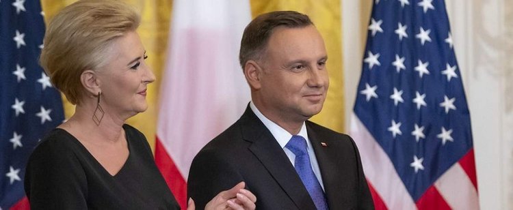 Ile zarabia pierwsza dama? Odpowiedź może być zaskoczeniem