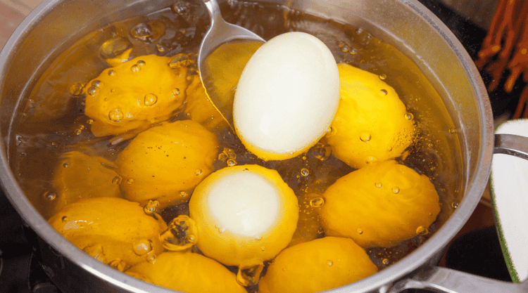 Naturalne sposoby barwienia jajek na Wielkanoc. Zdrowo i kolorowo
