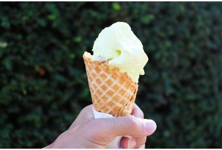 Na co powinniśmy zwracać uwagę kupując lody w upalne dni?
