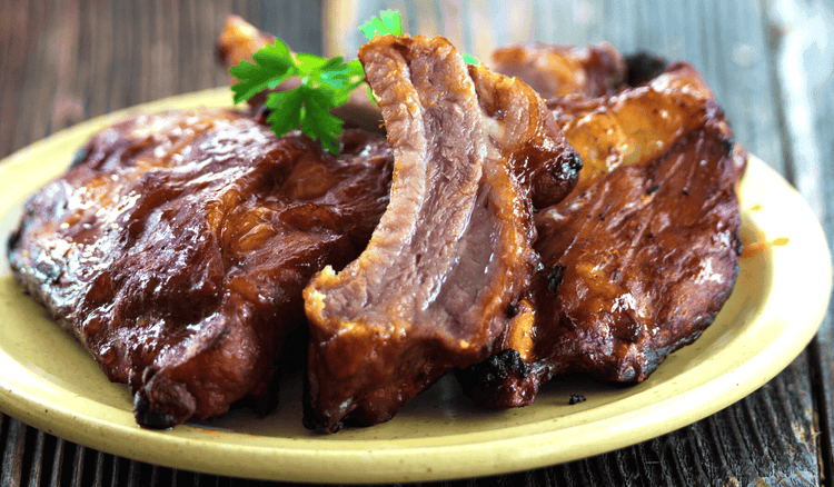 Miękkie i aromatyczne żeberka BBQ z piekarnika. Amerykańska receptura nie ma sobie równych