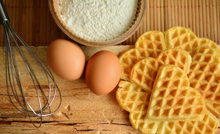 Gofry z szynką i serem: prosty przepis krok po kroku