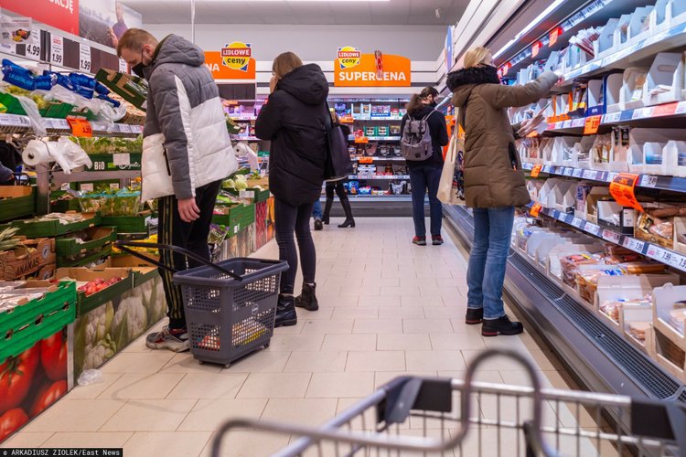 Drożyzna nie odpuszcza. Raport UCE Research i Wyższej Szkoły Bankowej