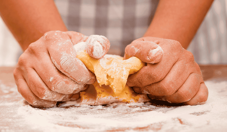 Najlepsze kucharki mają niezawodny patent na ciasto na pierogi. Zawsze pamiętają o 2 najważniejszych zasadach 