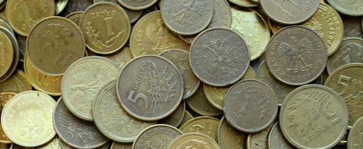 Oszczędności topnieją na naszych oczach. Ekspert radzi, co robi, aby je skutecznie ochronić w trudnych czasach