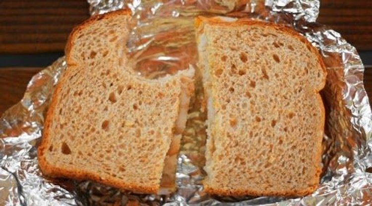 Czy można pakować kanapki w folię aluminiową?