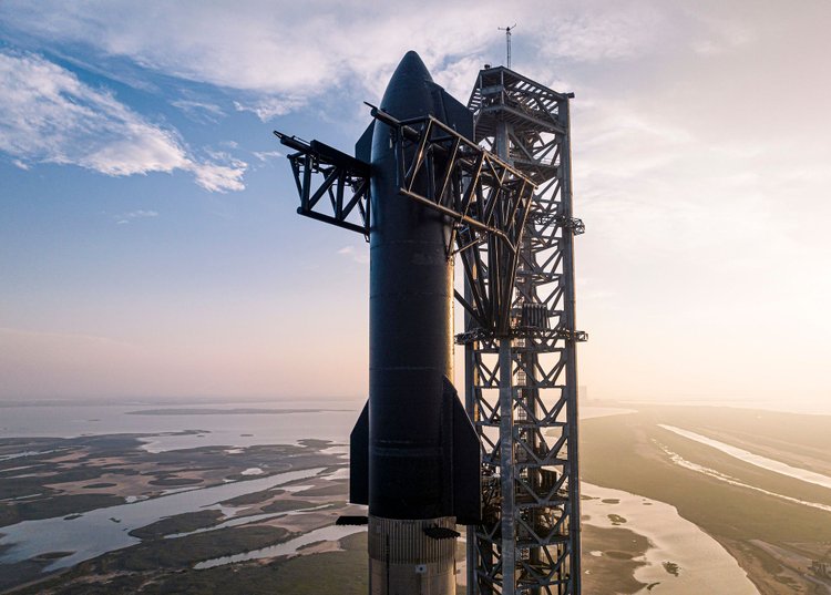 Największa rakieta kosmiczna w historii startuje w piątek. Jak obserwować Starship?