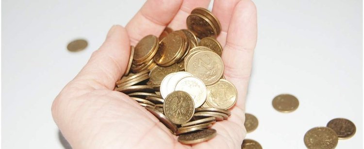 Polacy masowo oczyszczają swoje konta emerytalne. Niektórzy do samego zera