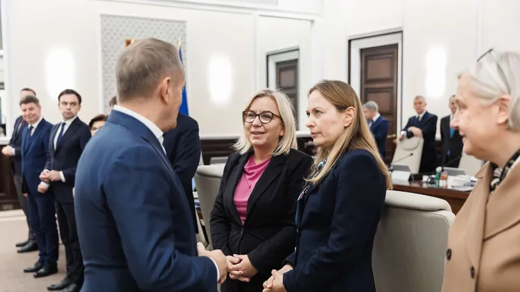 Rząd wstrzymuje pieniądze na mieszkania dla Polaków. Ministra podała powód