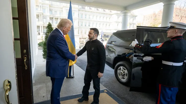 Biały Dom potwierdza: pomoc dla Ukrainy wstrzymana. Płyną pierwsze komentarze z Polski