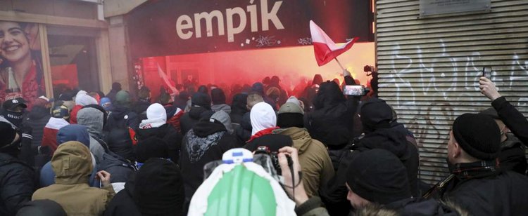 Straty po Marszu Niepodległości idą w grube tysiące złotych. Organizatorzy nie wyłożyli ani złotówki