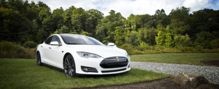 Tesla na cenzurowanym. Elon Musk wprowadził klientów w błąd?