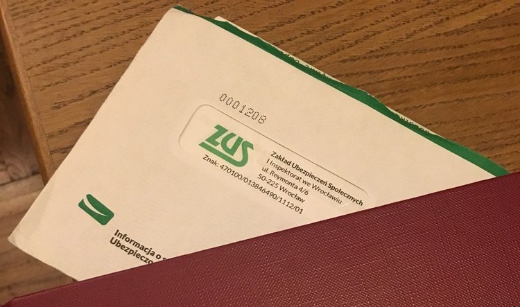 ZUS upomina studentów. Na złożenie dokumentów mają czas do 30 września 