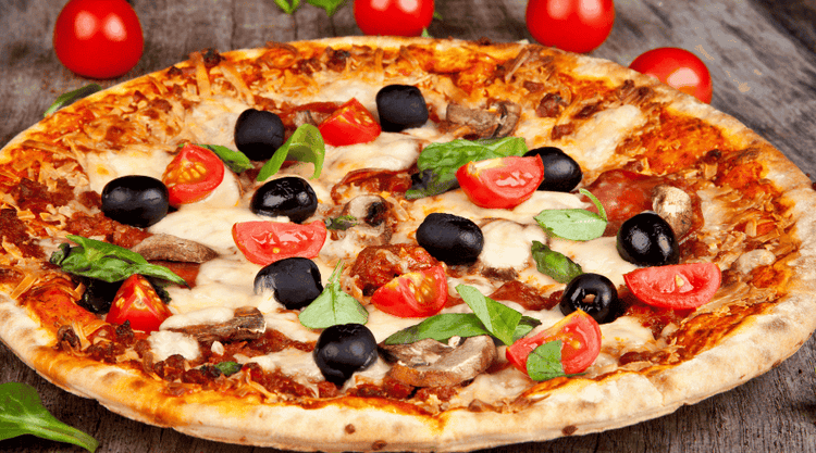 Jak zrobić perfekcyjną pizzę? Prosta receptura na ciasto i sos pomidorowy