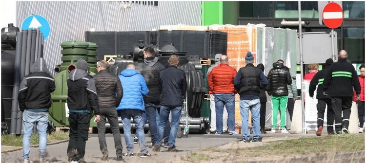 Dom z drewna coraz bardziej popularny. Ceny już rosną, mogą zdrożeć o połowę