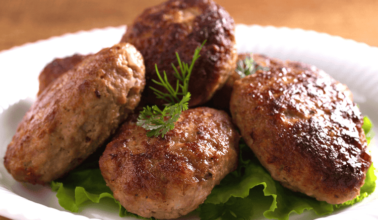 Czego użyć do mielonych zamiast bułki tartej? Sięgnij po 1 uwielbiane warzywo