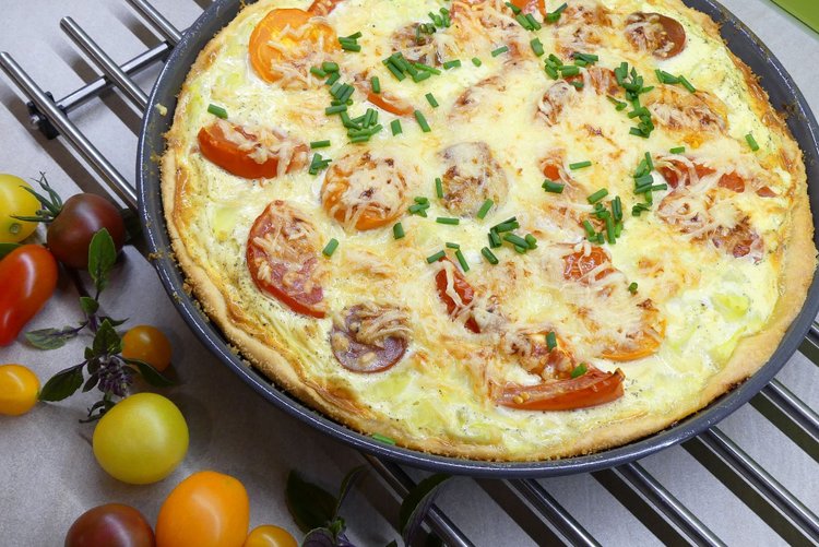 Tarta z serem i pomidorami