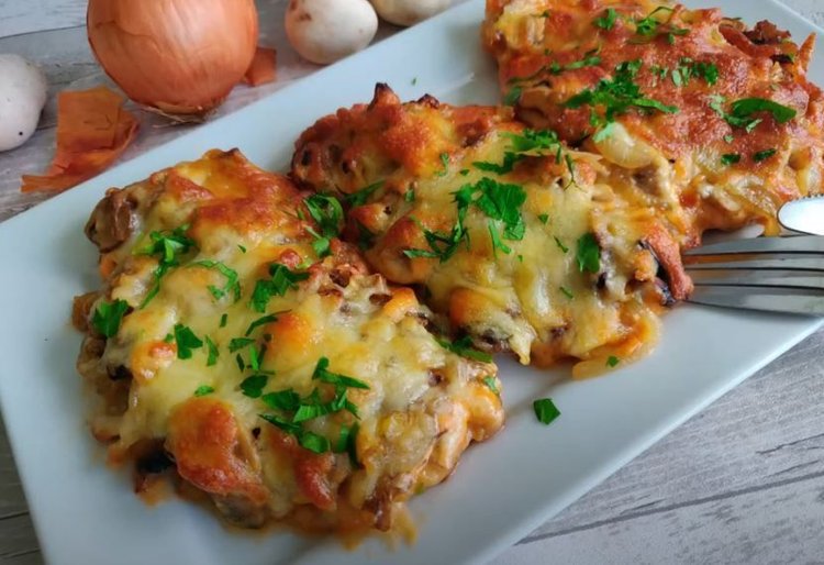 Przepis na zapiekany schab z serem i pieczarkami