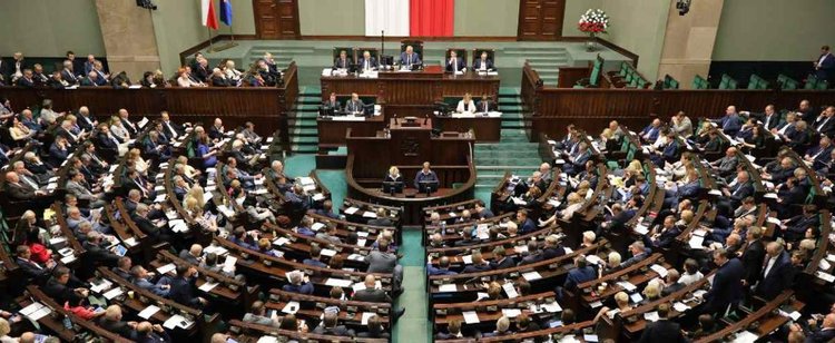 2 mln zł zapomogi dla byłych posłów. Politycy chętnie wyciągają ręce po pieniądze