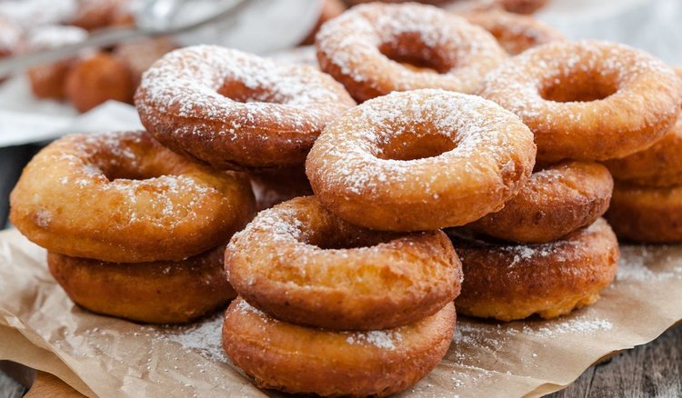 Biją na głowę faworki i pączki. Serowe oponki królują w karnawale