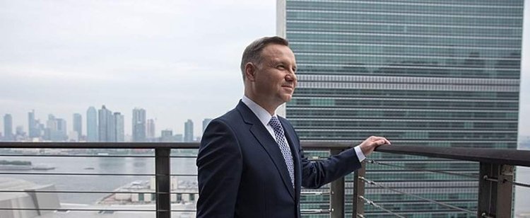 Andrzej Duda porzucił konto na kontrowersyjnej aplikacji. Przez ABW i Amerykanów