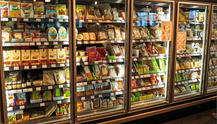 Co można jeść po 23? Wypłynęła lista "bezpiecznych produktów"