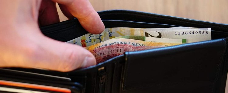 Czym jest pensja brutto? Ile to netto?