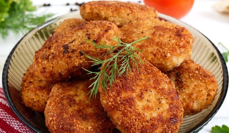 Babcia zawstydziła restauratorów. Jej kotlety mielone są jeszcze lepsze dzięki 3 przyprawom
