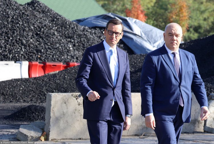 Ceny węgla spadają. Zdaniem ekspertów przyczyniła się do tego zapowiedź tańszego węgla od rządu