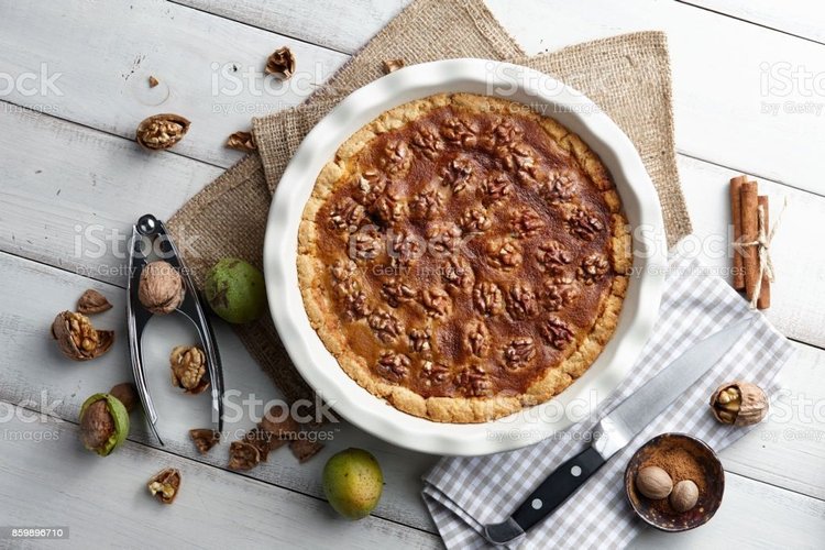 Tarta kajmakowa z orzechami włoskimi