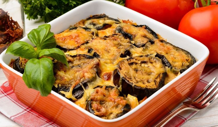 Moussaka z bakłażanem. Obiad dla całej rodziny w greckim stylu