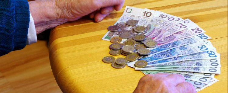 Emerytury 2021 mają wypłacać z rekordowym wskaźnikiem. Seniorów czeka potężna waloryzacja