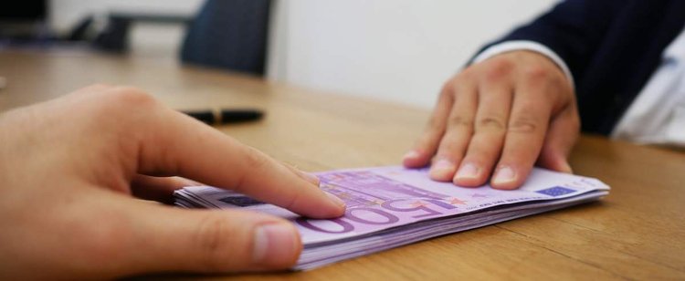 Banki w ogniu krytyki. Miały pośrednio przyczyniać się do zanieczyszczenia powietrza