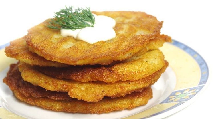 Przepis na idealne placki ziemniaczane bez jajek i mąki