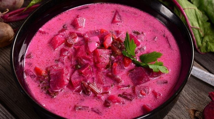 Kuroń zdradził przepis na niezapomnianą zupę z botwinki. Najlepszy, wyjątkowy smak sezonu