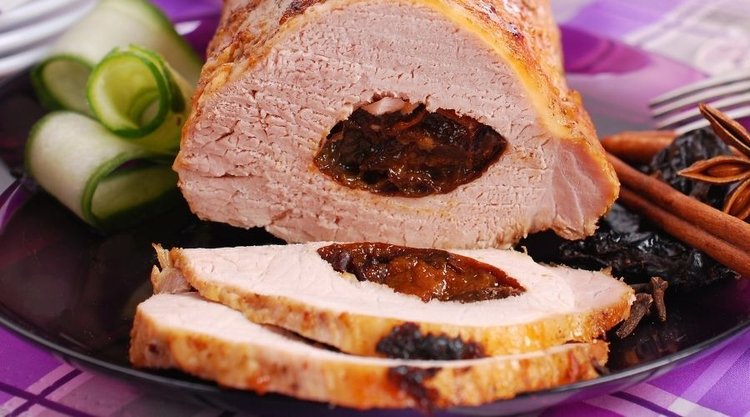 Jak zrobić pieczony schab ze śliwką? Wyjaśniamy krok po kroku
