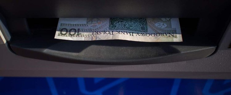Przerwy w czterech wielkich bankach na weekend. Część klientów straci okresowo dostęp do konta