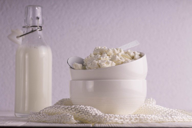 Błyskawiczny domowy twarożek/ricotta – idealny dodatek do śniadania.
