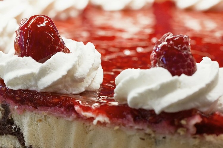 Tarta czekoladowa z malinami