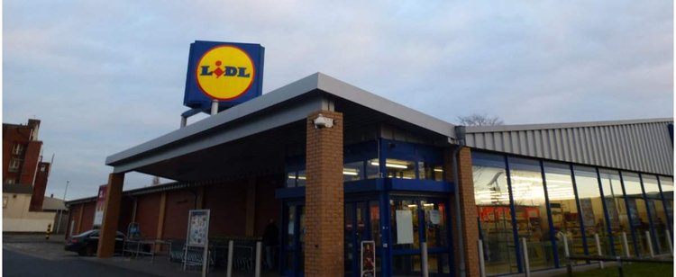 Lidl znów zaskakuje. Sieciówka wprowadza do swojej oferty produkty, których jeszcze nie było